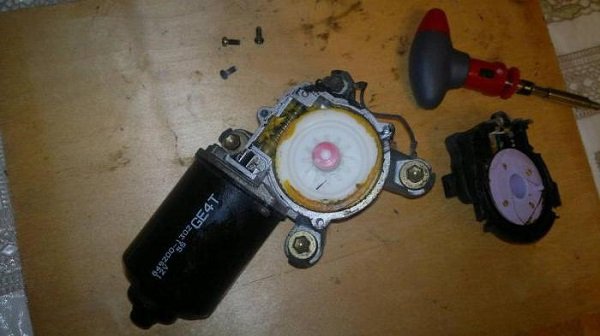 Почему не работают дворники на автомобиле ВАЗ 2109 и как устранить неисправность?