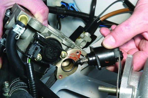 Руководство по замене датчиков холостого и заднего хода на ВАЗ 2107 инжектор