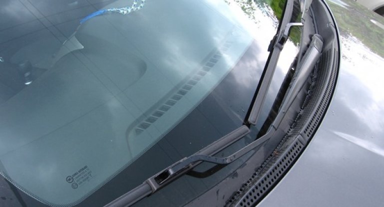 Характеристика щеток стеклоочистителя на Hyundai Solaris: размер и разновидности