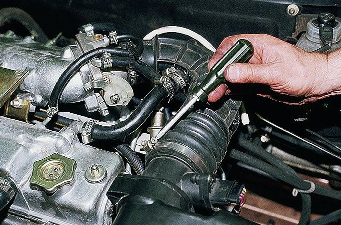 Описание датчика холостого хода ВАЗ 2110, инструкция по замене и чистке устройства Описание датчика холостого хода ВАЗ 2110, инструкция по замене и чистке устройства