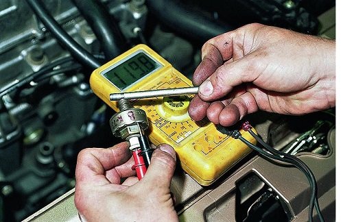 Характеристика датчика детонации на ВАЗ 2110, руководство по его замене своими руками