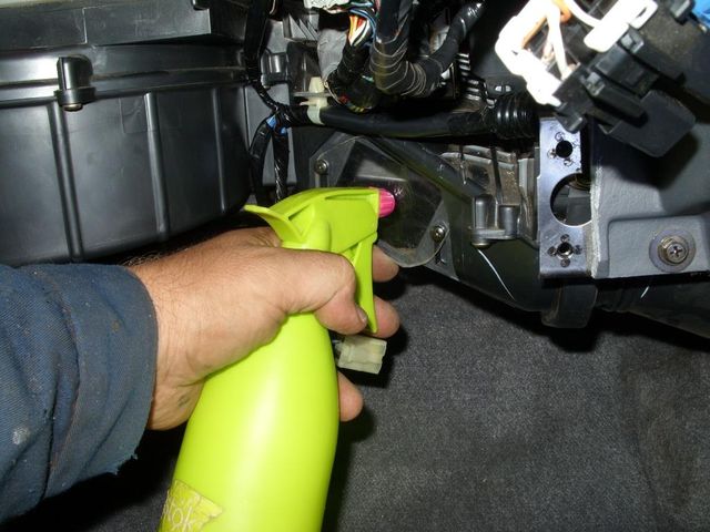 Руководство по чистке испарителя кондиционера автомобиля в домашних условиях Руководство по чистке испарителя кондиционера автомобиля в домашних условиях