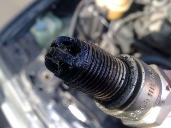 Нет искры на свече зажигания и другие неисправности деталей, их устранение