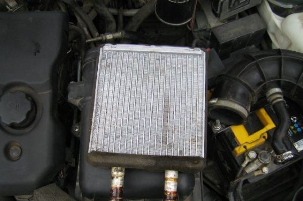 Неисправности печки, ремонт и замена радиатора отопителя на авто Лада Приора