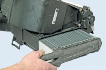 Неисправности печки, ремонт и замена радиатора отопителя на авто Лада Приора