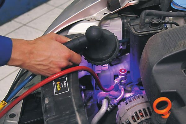 Заправка кондиционера автомобиля своими руками: количество фреона, таблица и пр Заправка кондиционера автомобиля своими руками: количество фреона, таблица и пр