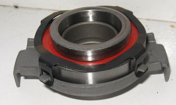 Руководство по замене выжимного подшипника сцепления своими руками