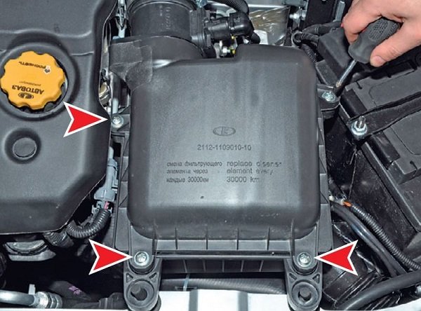 Подробное руководство по замене воздушного фильтра Lada Priora и Lada Granta Подробное руководство по замене воздушного фильтра Lada Priora и Lada Granta