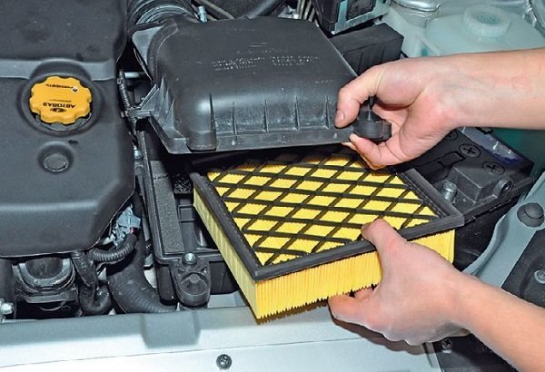 Подробное руководство по замене воздушного фильтра Lada Priora и Lada Granta Подробное руководство по замене воздушного фильтра Lada Priora и Lada Granta