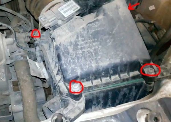 Подробное руководство по замене воздушного фильтра Lada Priora и Lada Granta Подробное руководство по замене воздушного фильтра Lada Priora и Lada Granta