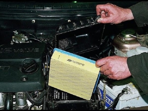 Полное руководство по замене воздушного фильтра автомобиля ВАЗ 2110, видео Полное руководство по замене воздушного фильтра автомобиля ВАЗ 2110, видео