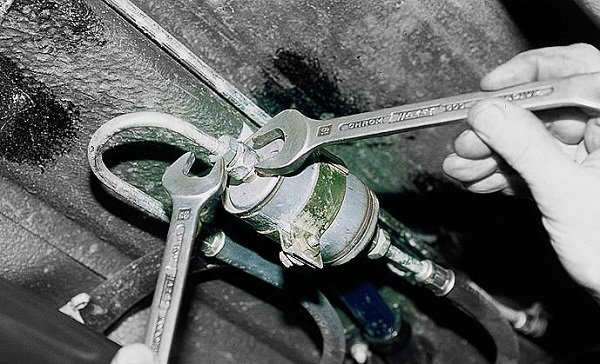 Подробная инструкция по замене фильтра тонкой очистки топлива: особенности