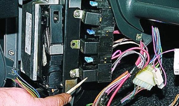 Руководство по замене блока предохранителей на ВАЗ 2115 инжектор, расшифровка