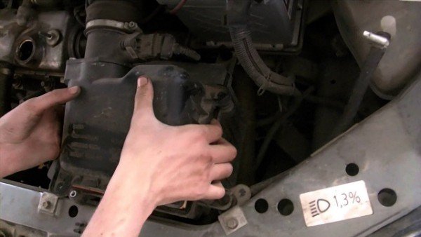 Детальная инструкция по замене воздушного фильтра автомобиля Лада Калина