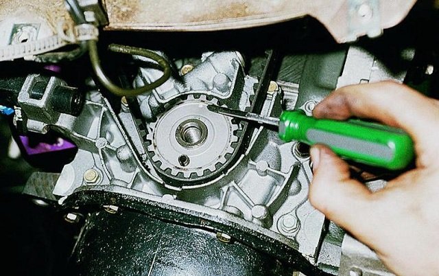 Подробная инструкция по квалифицированной замене ремня ГРМ на ВАЗ 2109 Подробная инструкция по квалифицированной замене ремня ГРМ на ВАЗ 2109