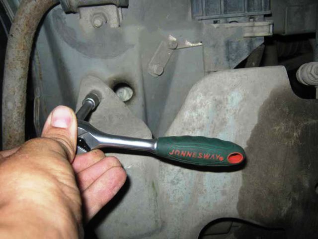 Установка кросс защиты картера на автомобиль Lada Kalina 2 самостоятельно