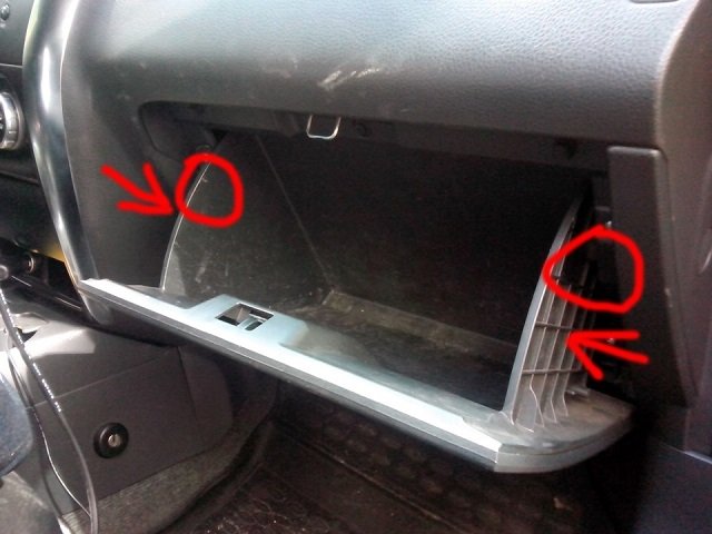 Совет автоэксперта, как произвести замену салонного фильтра на автомобиле Suzuki SX4