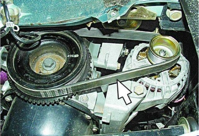 Полное руководство по замене ремня генератора на автомобиле ВАЗ 2110, видео процесса Полное руководство по замене ремня генератора на автомобиле ВАЗ 2110, видео процесса