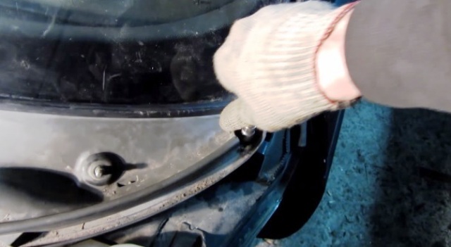 Как правильно произвести замену салонного фильтра на автомобиле ВАЗ 2112 самостоятельно