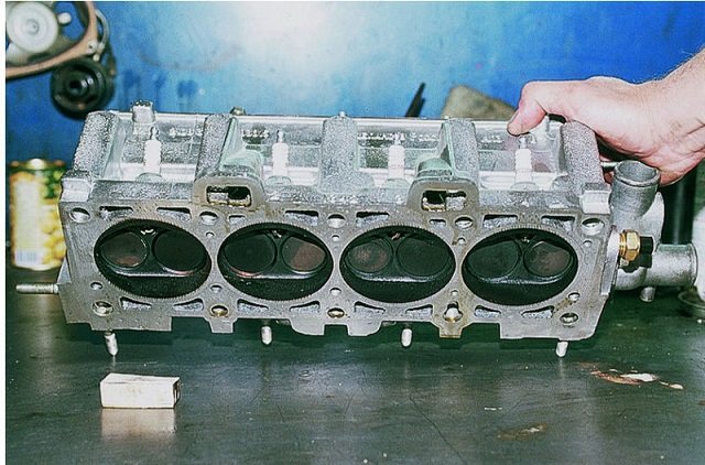 Руководство по замене прокладки головки блока цилиндров на ВАЗ 2109 Руководство по замене прокладки головки блока цилиндров на ВАЗ 2109