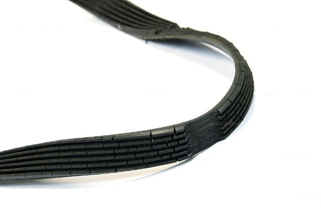 Советы автоэкспертов, как поменять ремень генератора на автомобиле ВАЗ 2107 Советы автоэкспертов, как поменять ремень генератора на автомобиле ВАЗ 2107