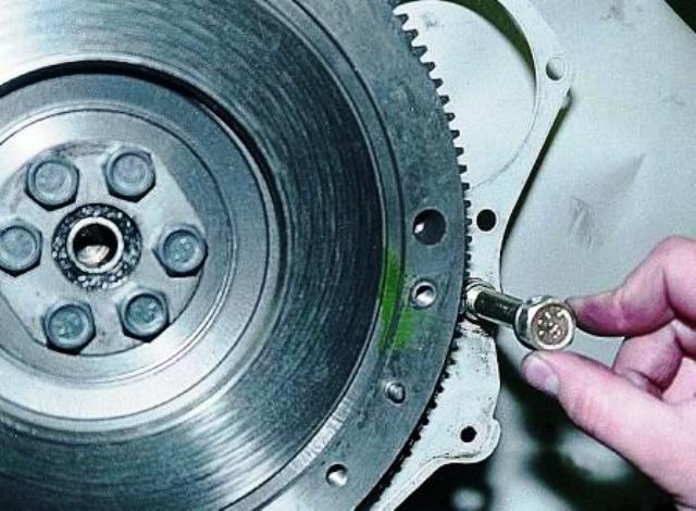 Самостоятельная замена переднего и заднего сальника коленвала на ВАЗ 2107