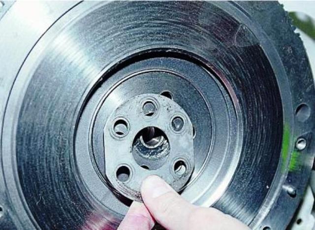 Самостоятельная замена переднего и заднего сальника коленвала на ВАЗ 2107