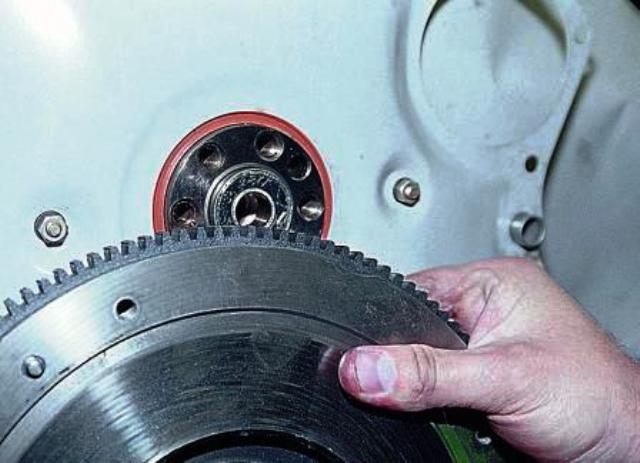 Самостоятельная замена переднего и заднего сальника коленвала на ВАЗ 2107