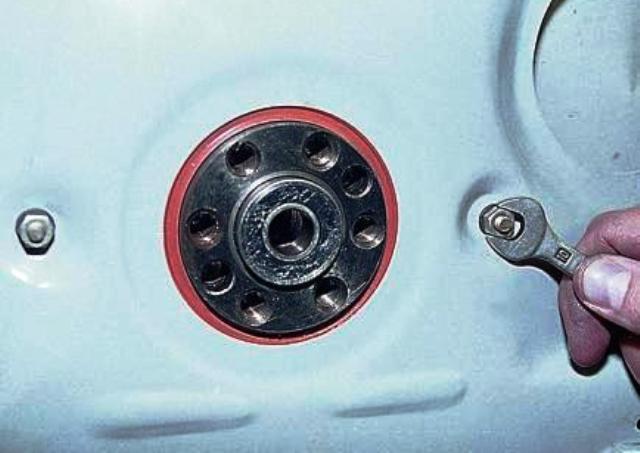 Самостоятельная замена переднего и заднего сальника коленвала на ВАЗ 2107