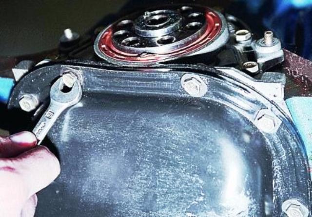 Самостоятельная замена переднего и заднего сальника коленвала на ВАЗ 2107