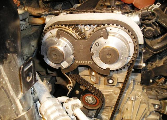 Замена ремня ГРМ Ford Focus 2 своими руками (видео): инструкции с фото