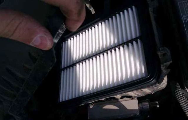 Описание воздушного фильтра Toyota Corolla: инструкция по замене с фото Описание воздушного фильтра Toyota Corolla: инструкция по замене с фото