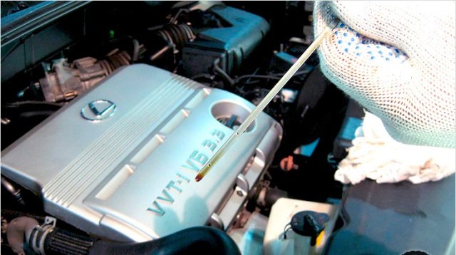 Как правильно проверить уровень масла в двигателе: советы, фото и видео