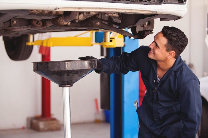 Замена масла в двигателе Рено Логан: пошаговая инструкция и фото