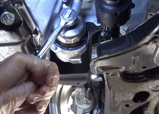 Как заменить масляный фильтр Тойота Королла: пошаговая инструкция и фото Как заменить масляный фильтр Тойота Королла: пошаговая инструкция и фото