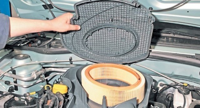 Как поменять воздушный фильтр на Renault Logan: пошаговая инструкция