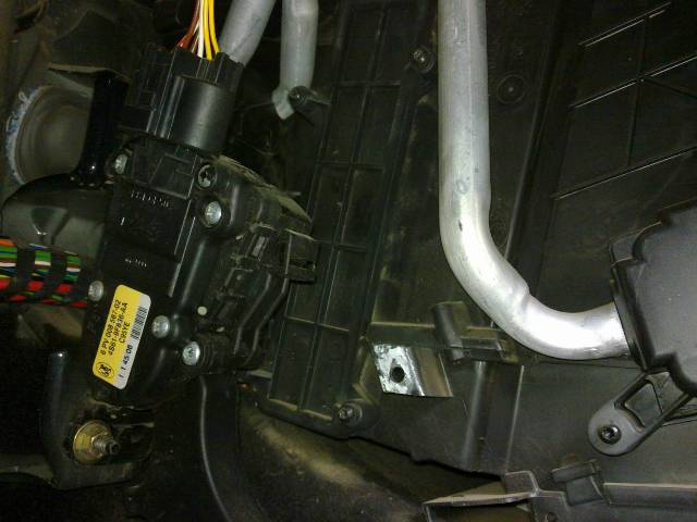 Процесс замены салонного фильтра в Ford Fusion: фото- и видеообзор Процесс замены салонного фильтра в Ford Fusion: фото- и видеообзор