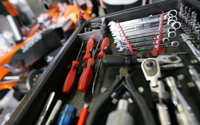 Процесс замены топливного фильтра в Toyota Auris: инструкции и фото