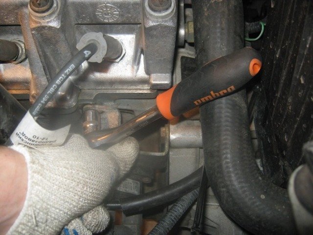 Процесс выбора и замены тосола на ВАЗ 2110: фото- и видеоинструкции