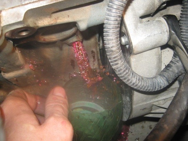 Процесс выбора и замены тосола на ВАЗ 2110: фото- и видеоинструкции