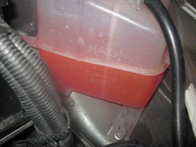 Процесс выбора и замены тосола на ВАЗ 2110: фото- и видеоинструкции