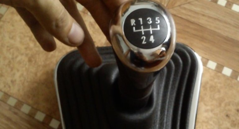 Процесс устранения дребезжания рычага КПП на ВАЗ 2114: фото и видео