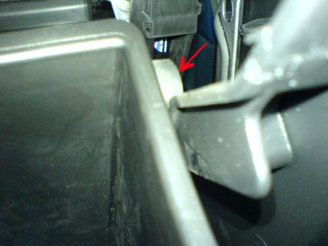 Проводим замену салонного фильтра на Mitsubishi Lancer 9 и 10: фото и видео Проводим замену салонного фильтра на Mitsubishi Lancer 9 и 10: фото и видео