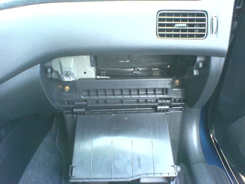 Проводим замену салонного фильтра на Mitsubishi Lancer 9 и 10: фото и видео Проводим замену салонного фильтра на Mitsubishi Lancer 9 и 10: фото и видео