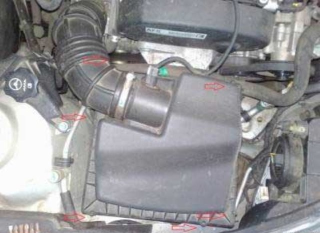 Как самому поменять воздушный фильтр в автомобиле Chevrolet Cruze