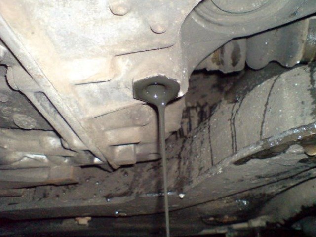 Когда и как часто нужно менять масло в автоматической коробке передач