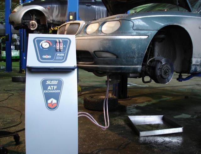 Когда и как часто нужно менять масло в автоматической коробке передач