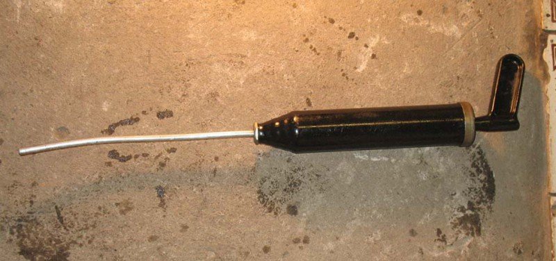 Как быстро заменить масло в коробке передач с помощью шприца: фото и видео