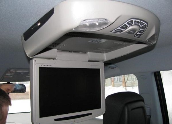 Критерии выбора потолочного монитора для автомобиля: все, что следует знать