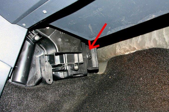 Процесс замены салонного фильтра в автомобиле Renault Logan: фото и видео